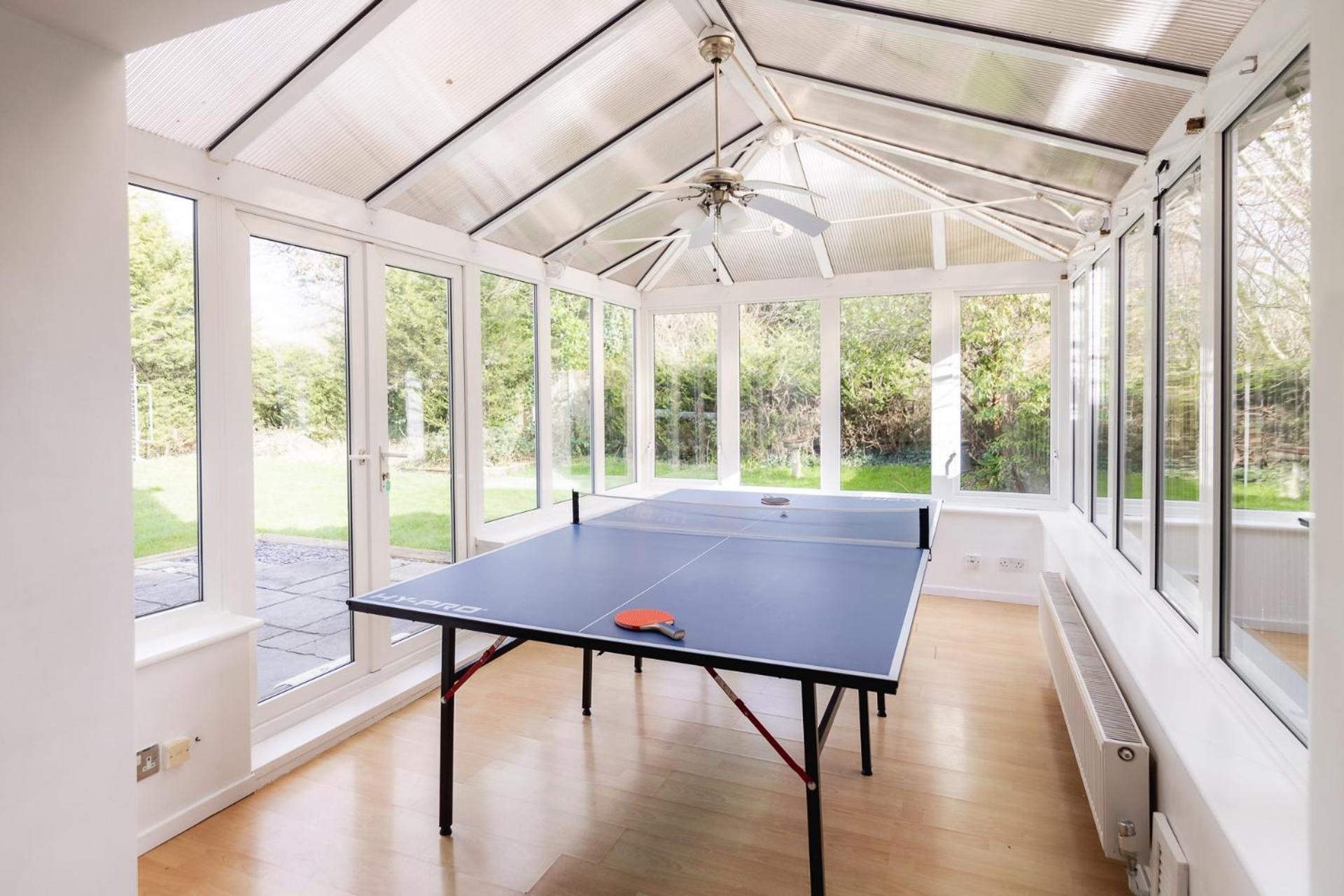 Ping-Pong Paradise Crawley  Luaran gambar
