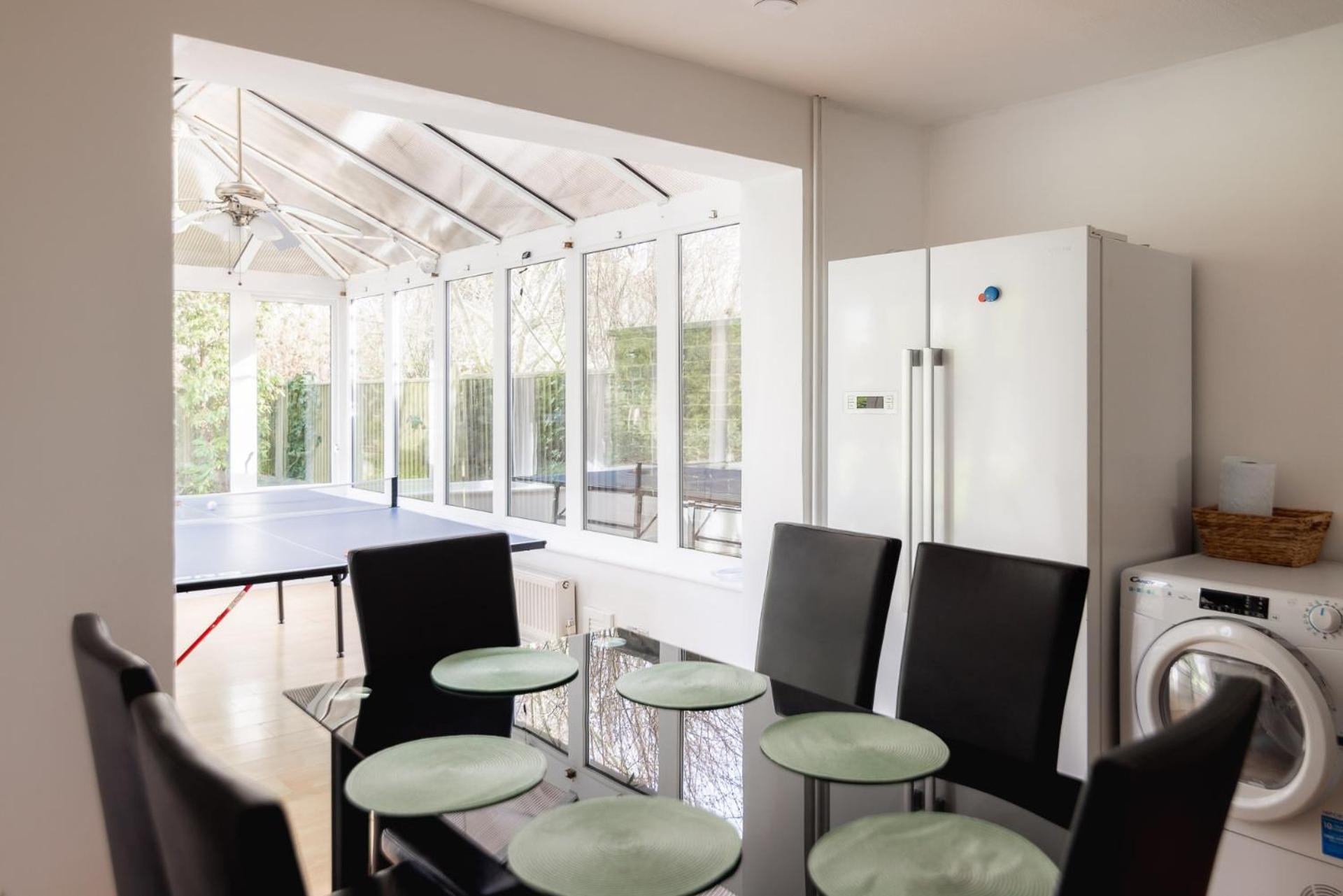 Ping-Pong Paradise Crawley  Luaran gambar